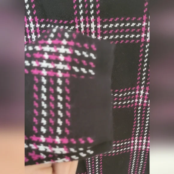 Jones New York Women's Black, White, Pink Herringbone/Plaid Sweater Size PS NWT. - Picture 4 of 5
